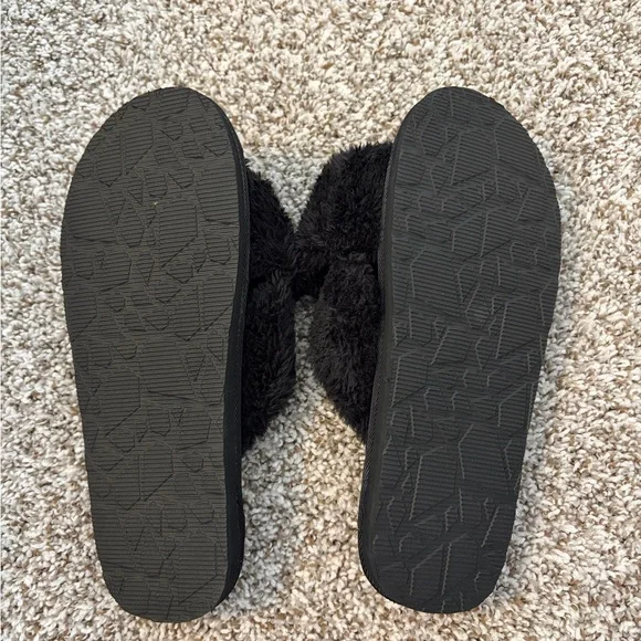 Like New Women’s Black Volcom Slippers Size 8 - Picture 4 of 4